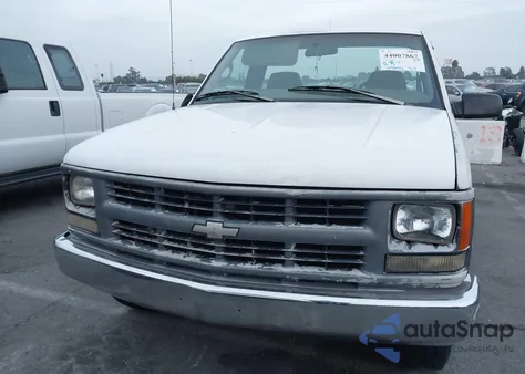 1998 Chevrolet C2500 Fleetside из США, поврежденный, VIN 1GCGC24R1WE119911